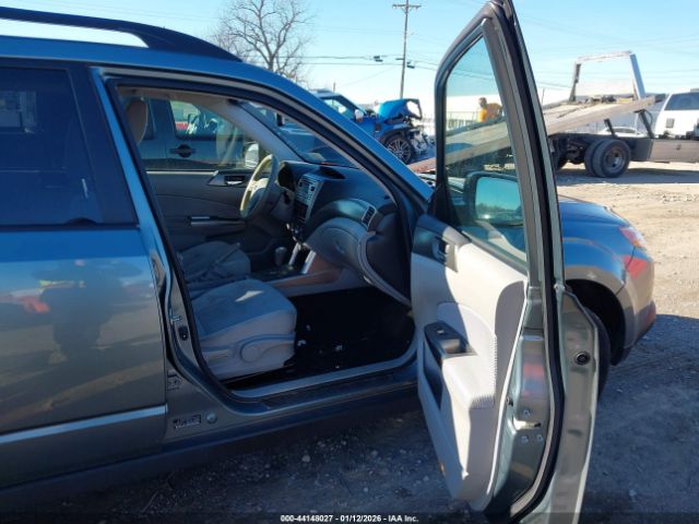 2013 SUBARU FORESTER JF2SHADC0DH424461 Photo 4