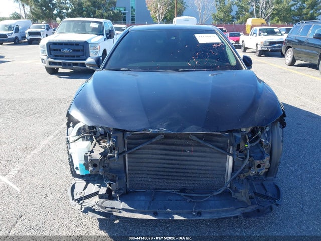 4T1B11HKXKU262262 Toyota CAMRY SE