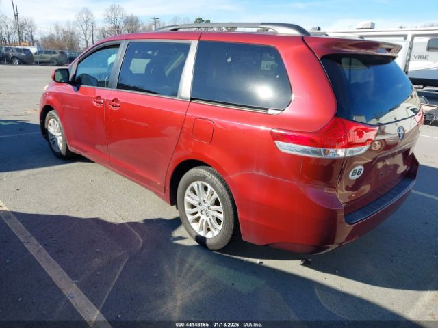 2014 TOYOTA SIENNA 5TDYK3DC0ES472884 Photo 2