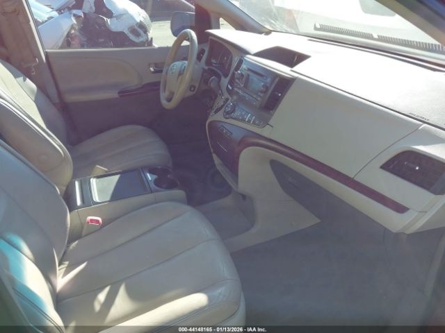 2014 TOYOTA SIENNA 5TDYK3DC0ES472884 Photo 4