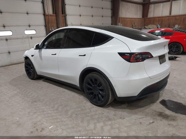2021 TESLA MODEL Y 5YJYGDEE0MF210387 Photo 2