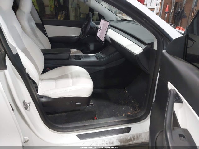 2021 TESLA MODEL Y 5YJYGDEE0MF210387 Photo 4