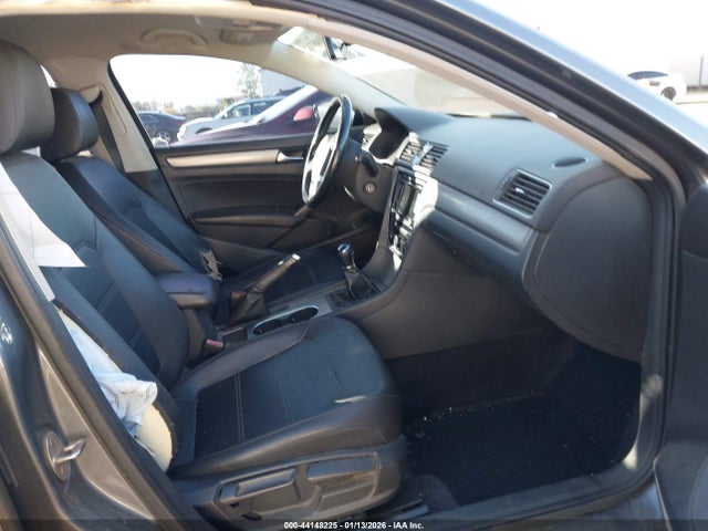 1VWBV7A32FC020816 Volkswagen Passat 2.0l Tdi Se