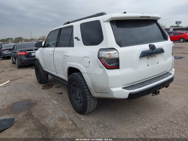 2019 TOYOTA 4RUNNER JTEBU5JR3K5726296 Photo 2