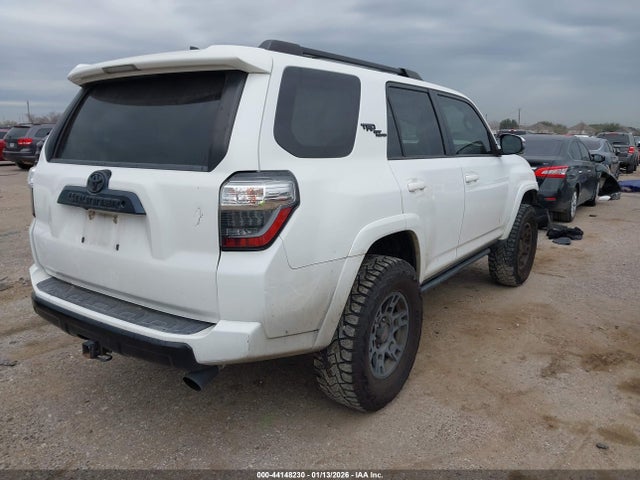 2019 TOYOTA 4RUNNER JTEBU5JR3K5726296 Photo 3