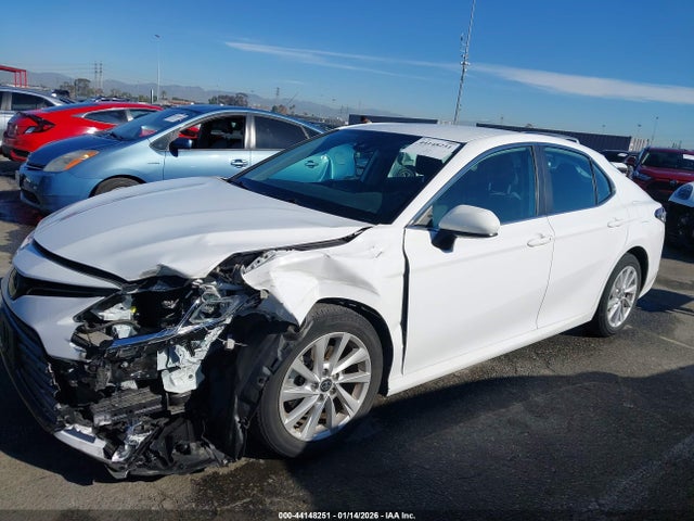 4T1C11AK6NU674827 Toyota CAMRY LE