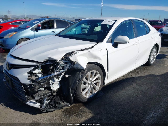 4T1C11AK6NU674827 Toyota CAMRY LE