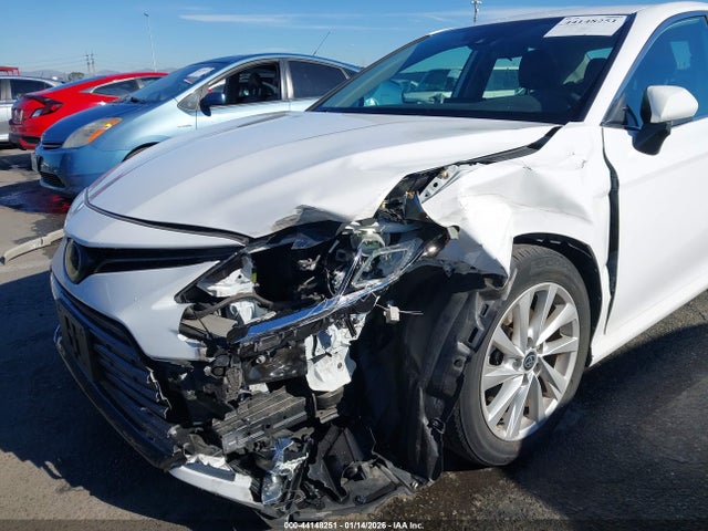 4T1C11AK6NU674827 Toyota CAMRY LE