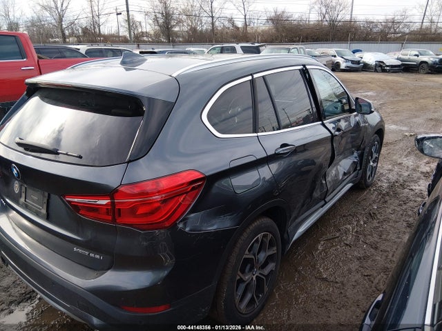 2021 BMW X1 WBXJG9C06M5T16773 Photo 3