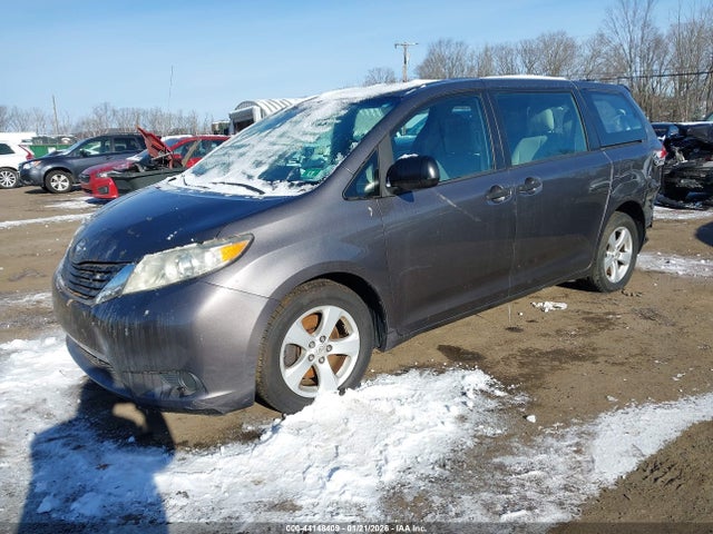 2011 TOYOTA SIENNA 5TDZK3DC4BS091815 Photo 1