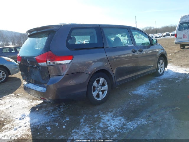 2011 TOYOTA SIENNA 5TDZK3DC4BS091815 Photo 3