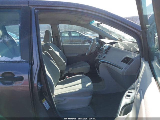 2011 TOYOTA SIENNA 5TDZK3DC4BS091815 Photo 4