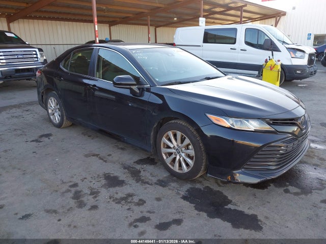 Toyota CAMRY LE 2018 JTNB11HK3J3043812 головне зображення