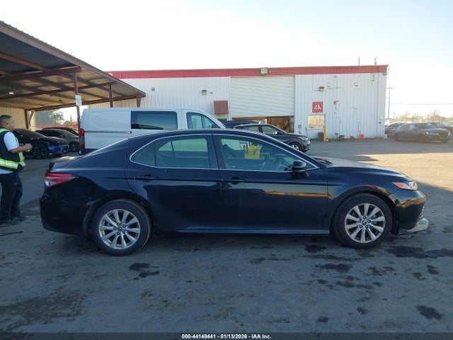 Toyota CAMRY LE 2018 JTNB11HK3J3043812 Image 13