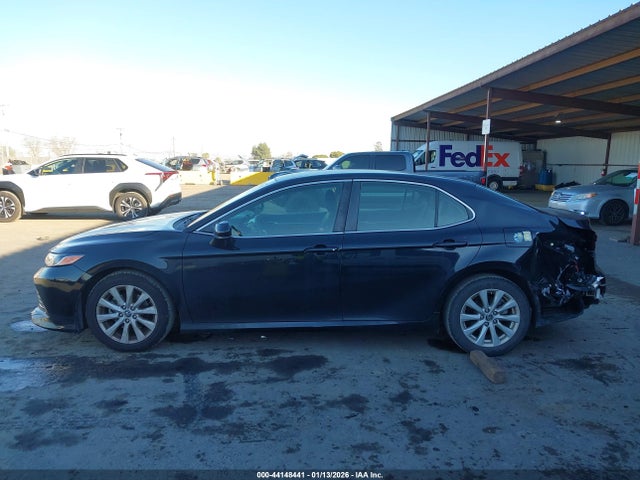 Toyota CAMRY LE 2018 JTNB11HK3J3043812 Image 14