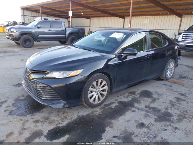 Toyota CAMRY LE 2018 JTNB11HK3J3043812 Image 2
