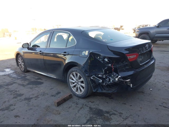 Toyota CAMRY LE 2018 JTNB11HK3J3043812 Image 3