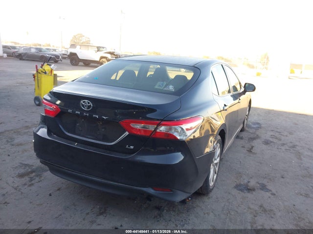 Toyota CAMRY LE 2018 JTNB11HK3J3043812 Image 4