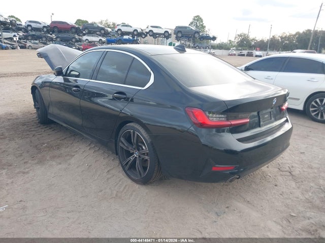 2022 BMW 330I 3MW5R1J02N8C57073 Photo 2