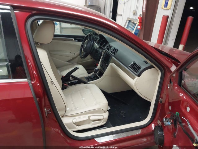 1VWGT7A39HC045291 Volkswagen Passat 1.8t Se