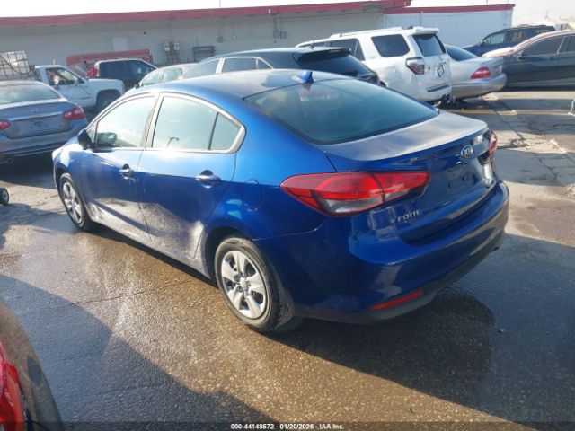 2017 KIA FORTE 3KPFL4A77HE136147 Photo 2