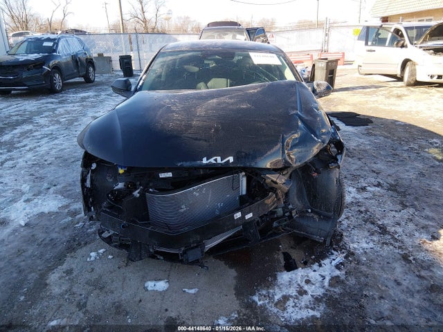 2025 Kia K4 Ex მანქანა იყიდება აუქციონზე, vin: 3KPFU4DE5SE143810, აუქციონის ნომერი: 44148640