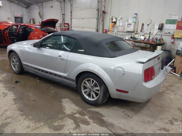 2005 FORD MUSTANG 1ZVFT84NX55247670 Photo 2