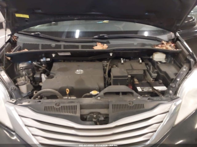 5TDYK3DC3GS716501 Toyota Sienna Xle 8 Passenger