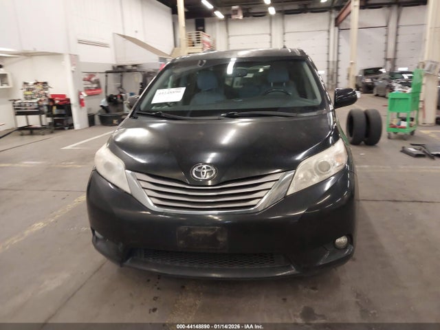 5TDYK3DC3GS716501 Toyota Sienna Xle 8 Passenger