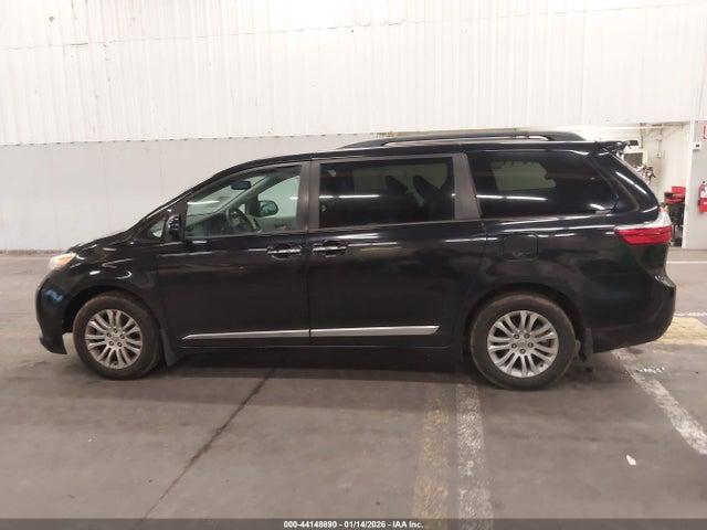5TDYK3DC3GS716501 Toyota Sienna Xle 8 Passenger
