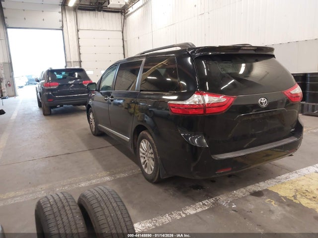 5TDYK3DC3GS716501 Toyota Sienna Xle 8 Passenger