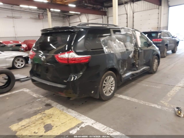 5TDYK3DC3GS716501 Toyota Sienna Xle 8 Passenger