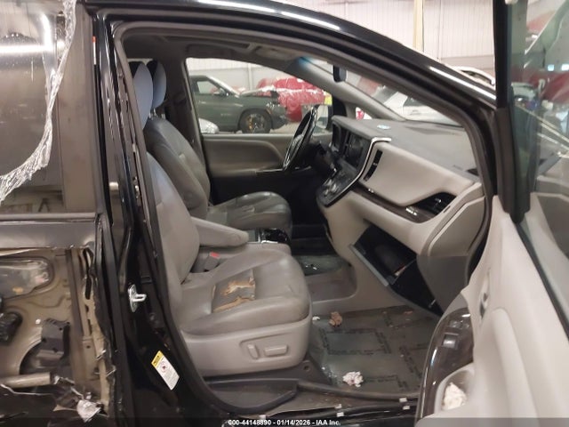 5TDYK3DC3GS716501 Toyota Sienna Xle 8 Passenger