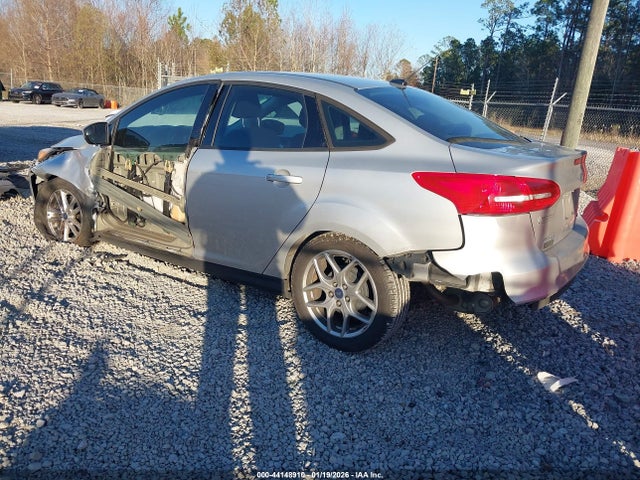 Ford FOCUS SE 2018 1FADP3F28JL214831 Image 3
