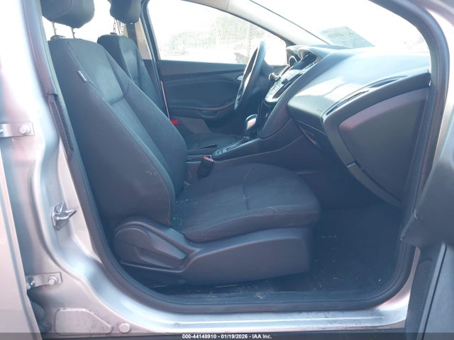 1FADP3F28JL214831 Ford FOCUS SE