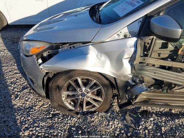 1FADP3F28JL214831 Ford FOCUS SE