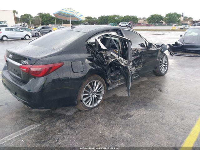 44148941 :رقم المزاد ، JN1EV7AR7JM433096 vin ، 2018 Infiniti Q50 3.0t Luxe مزاد بيع