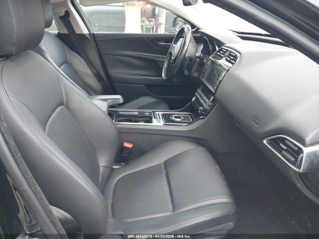 2018 JAGUAR XE SAJAR4FX6JCP35914 Photo 4