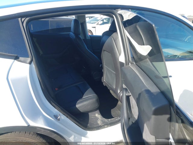 Продажа на аукционе авто 2021 Tesla Model Y Long Range Dual Motor All-wheel Drive, vin: 5YJYGDEE8MF180829, номер лота: 44148989