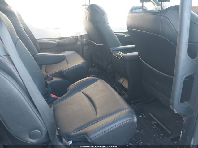 5TDDRKEC9SS257132 Toyota Sienna Xse