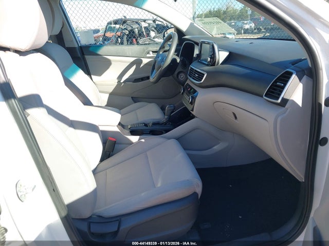 KM8J23A41LU143954 Hyundai TUCSON SE