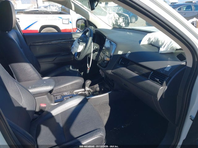 2017 MITSUBISHI OUTLANDER JA4AZ3A33HZ053944 Photo 4