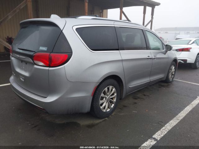 2018 CHRYSLER PACIFICA 2C4RC1BG1JR113655 Photo 3