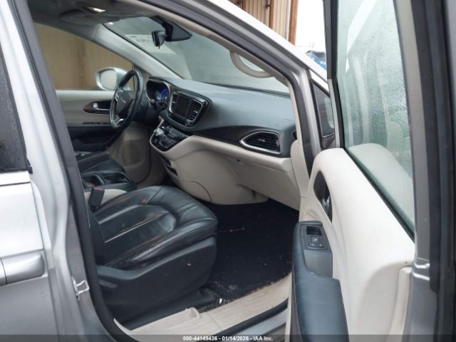2018 CHRYSLER PACIFICA 2C4RC1BG1JR113655 Photo 4