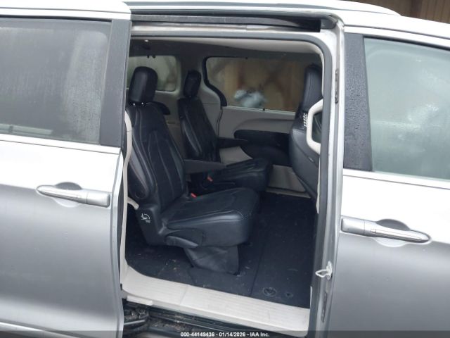 2018 CHRYSLER PACIFICA 2C4RC1BG1JR113655 Photo 7