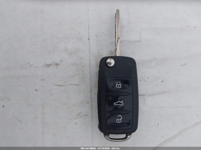 1VWAT7A35GC024541 Volkswagen Passat 1.8t S
