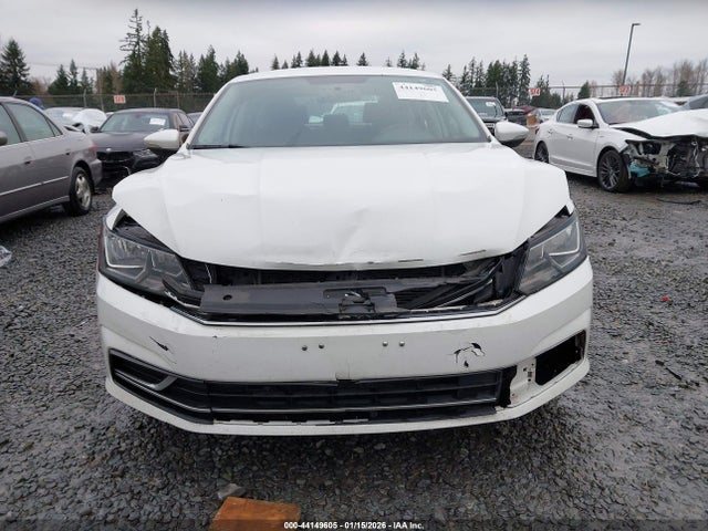 1VWAT7A35GC024541 Volkswagen Passat 1.8t S