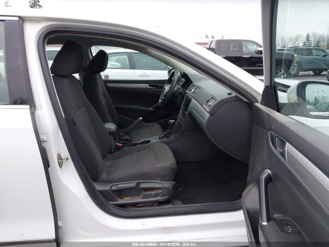 1VWAT7A35GC024541 Volkswagen Passat 1.8t S