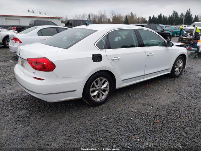 1VWAT7A35GC024541 Volkswagen Passat 1.8t S
