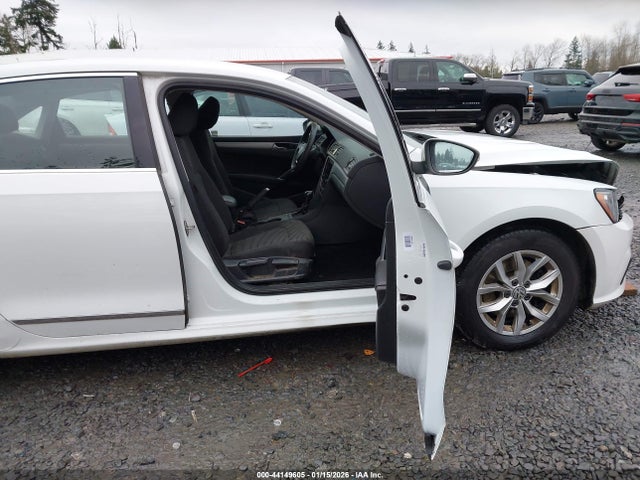 1VWAT7A35GC024541 Volkswagen Passat 1.8t S